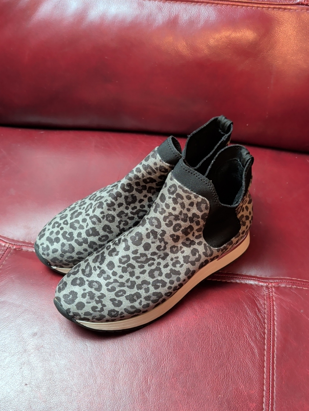 KENNETH COLE REACTION Women's Grey Leopard Cameron Chelsea Jogger Sneakers 6.5